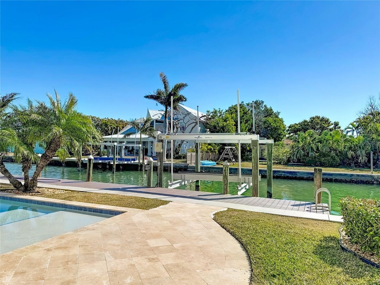 529 77th Street, Holmes Beach, FL 34217 Photo
