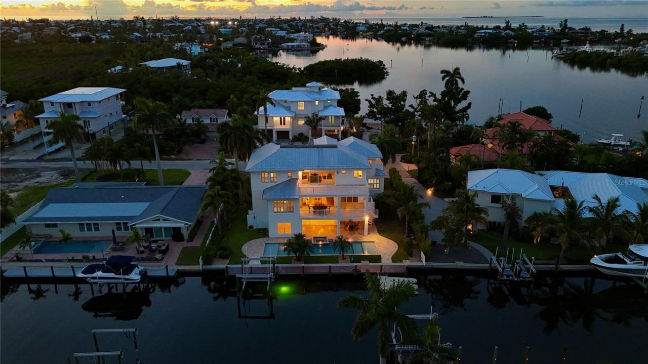 529 77th Street, Holmes Beach, FL 34217 Photo