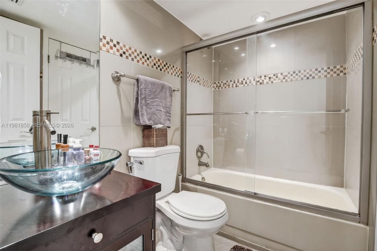 7401 NW 16th St, Unit 307, Plantation, FL 33313 Photo