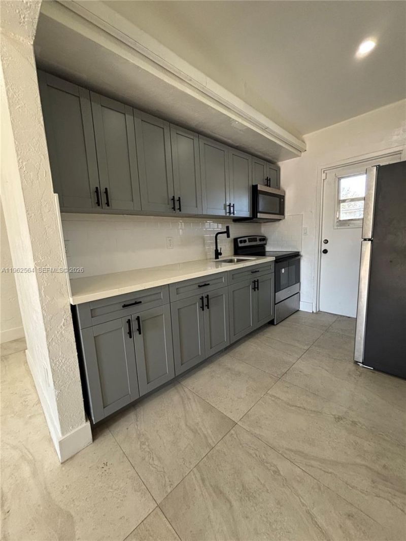 1821 NW 74th St, Miami, FL 33147 Photo