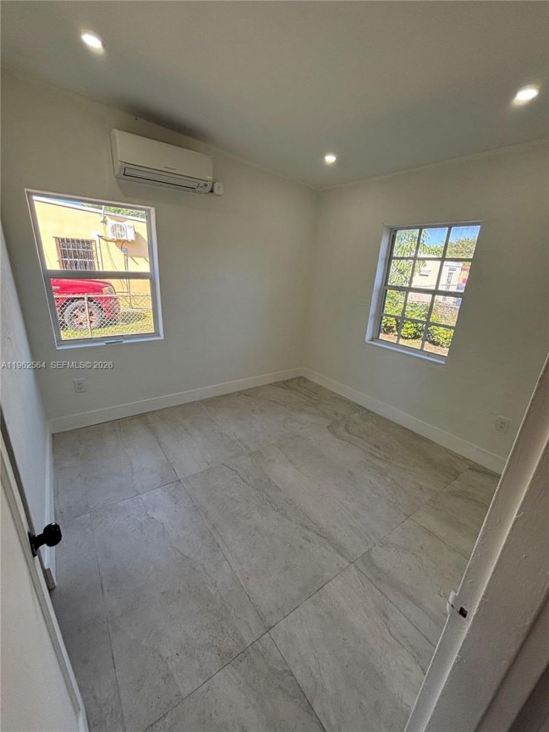 1821 NW 74th St, Miami, FL 33147 Photo