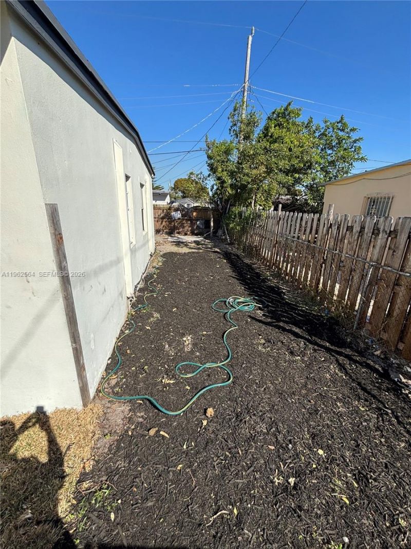 1821 NW 74th St, Miami, FL 33147 Photo