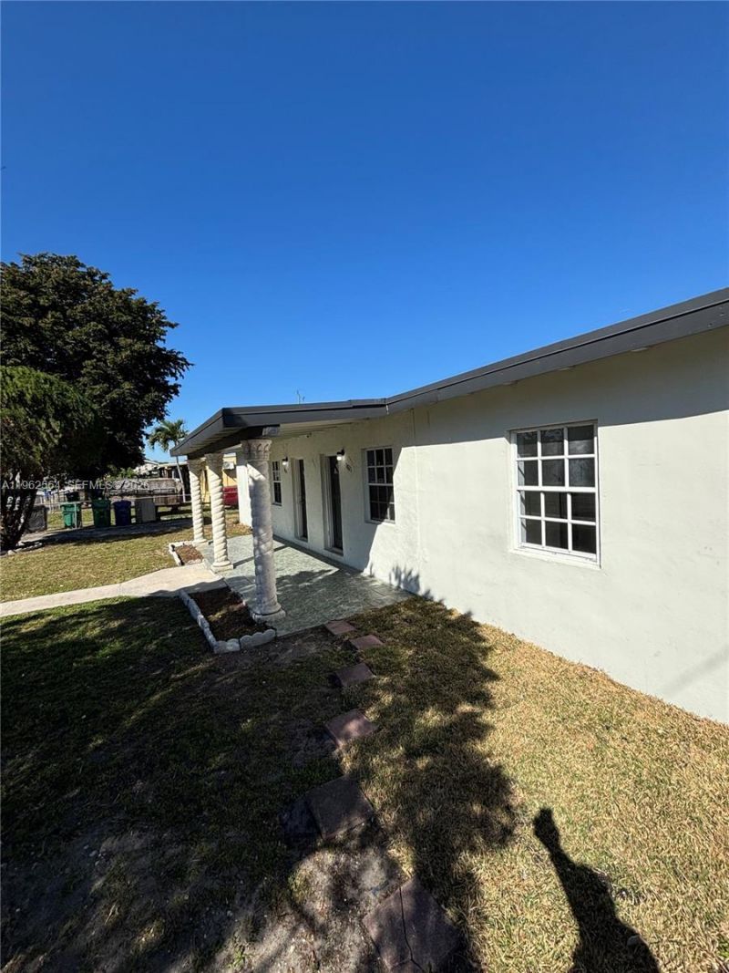 1821 NW 74th St, Miami, FL 33147 Photo