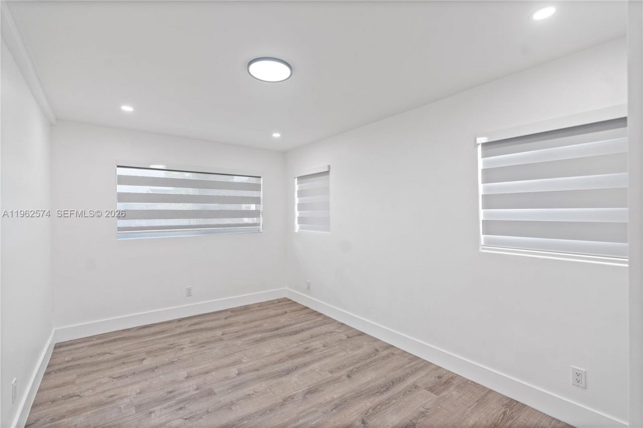 2441 NW 181st Ter , Miami Gardens, FL 33056 Photo