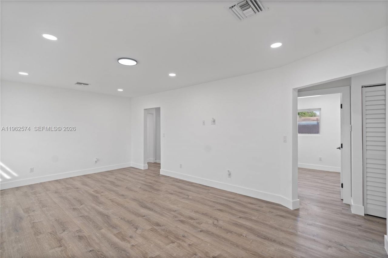 2441 NW 181st Ter , Miami Gardens, FL 33056 Photo