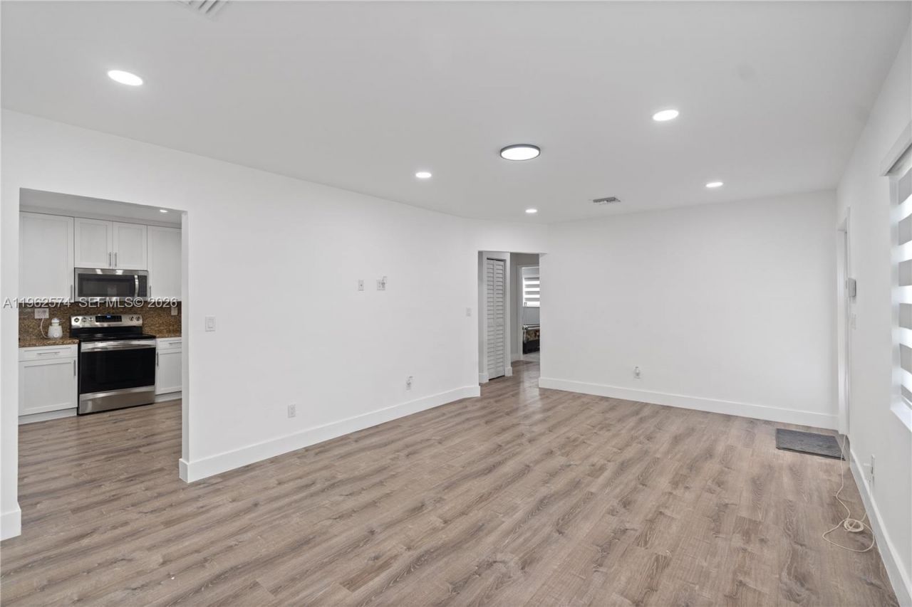 2441 NW 181st Ter , Miami Gardens, FL 33056 Photo