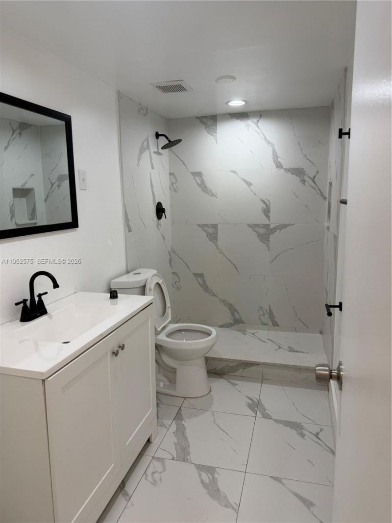 6190 W 19th Ave, Unit 303, Hialeah, FL 33012 Photo