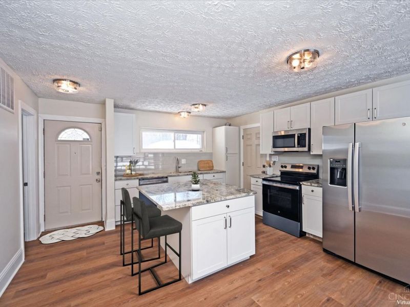 8609 Balboa Drive, Cincinnati, OH 45231 Photo 2