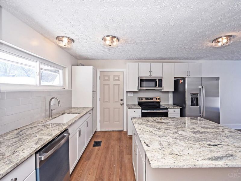 8609 Balboa Drive, Cincinnati, OH 45231 Photo 4