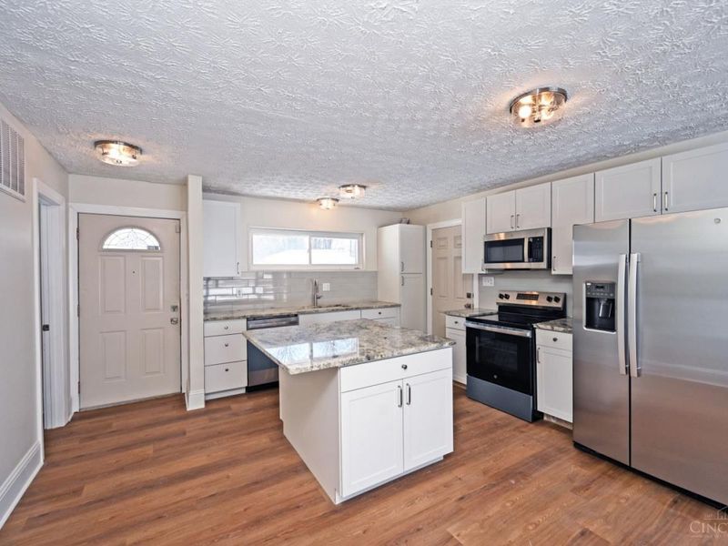 8609 Balboa Drive, Cincinnati, OH 45231 Photo 5