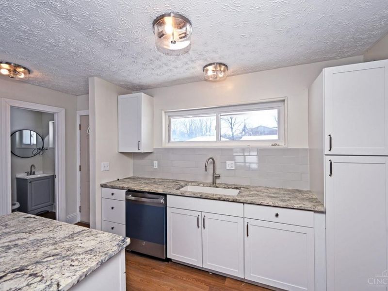 8609 Balboa Drive, Cincinnati, OH 45231 Photo 6