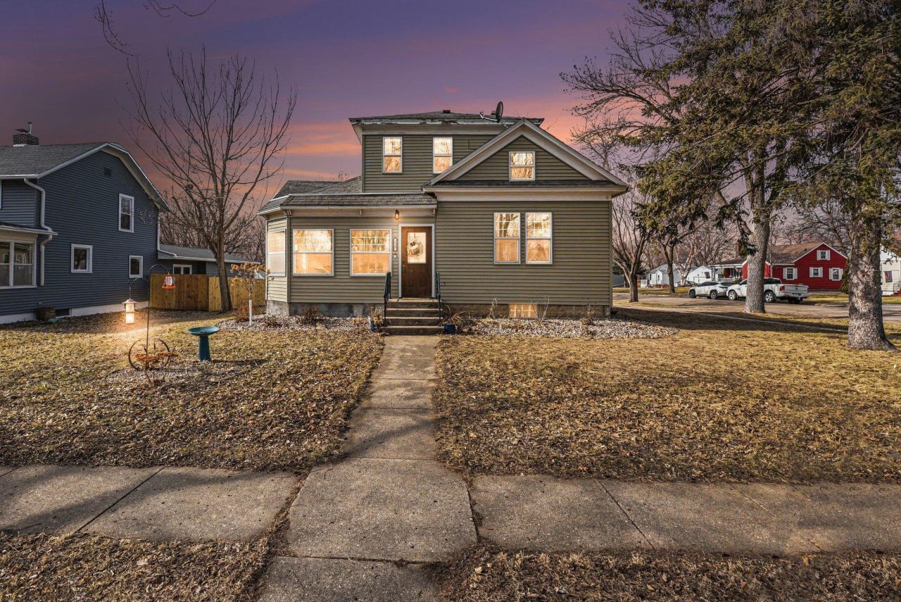 219 N Donaldson Street, Luverne, MN 56156 Main Photo