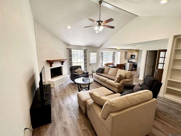 9955 Buttercup Dr, Baton Rouge, LA 70809