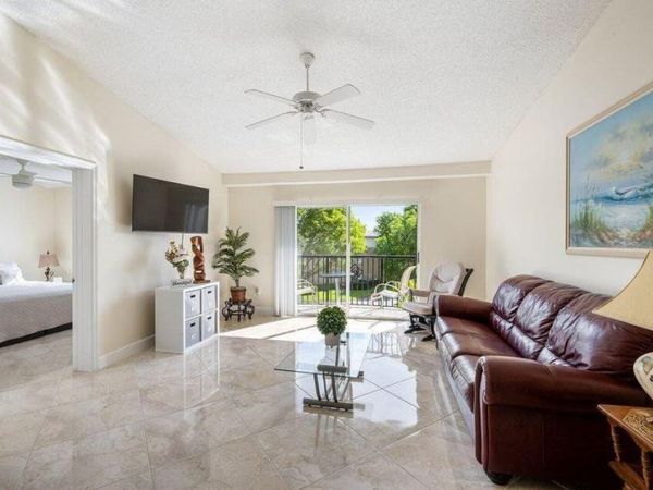 1100 Crestwood Ct, Unit 1110, Royal Palm Beach, FL 33411