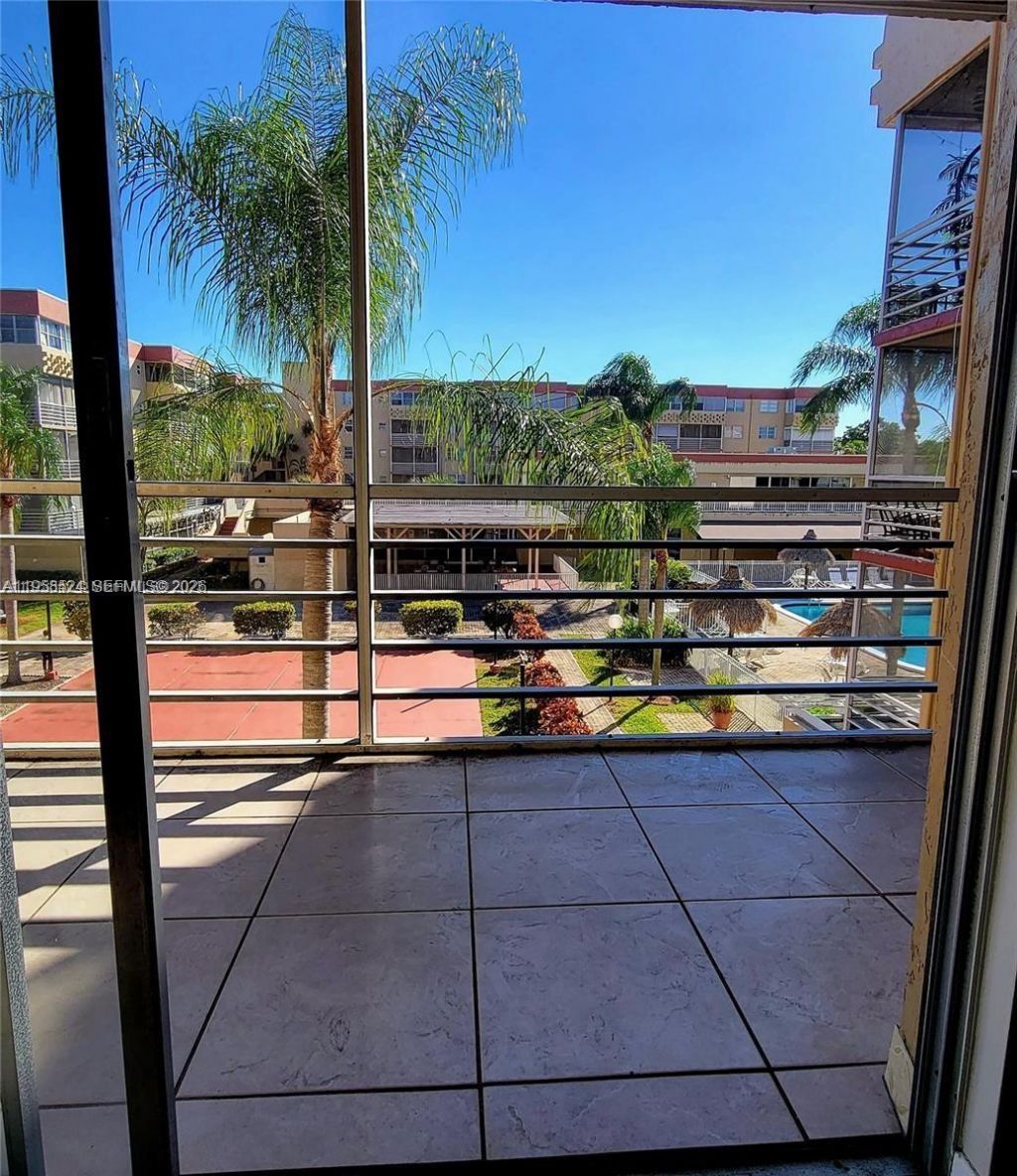 406 NW 68th Ave, Unit 304, Plantation, FL 33317 Photo