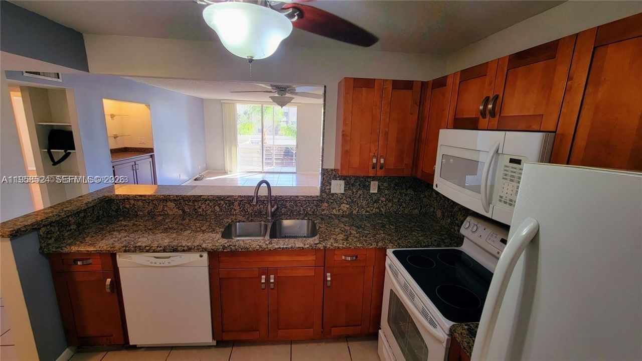 406 NW 68th Ave, Unit 304, Plantation, FL 33317 Photo