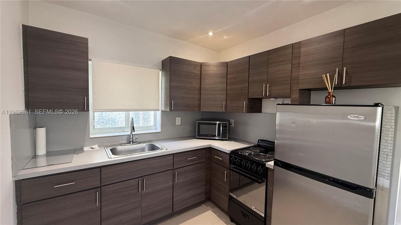 560 NE 67th St , Unit 4, Miami, FL 33138 Photo