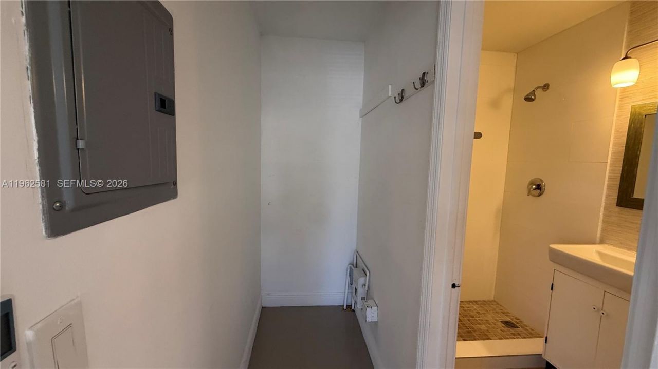 560 NE 67th St , Unit 4, Miami, FL 33138 Photo