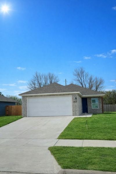 1813 E Annette Drive, Siloam Springs, AR 72761 Main Photo