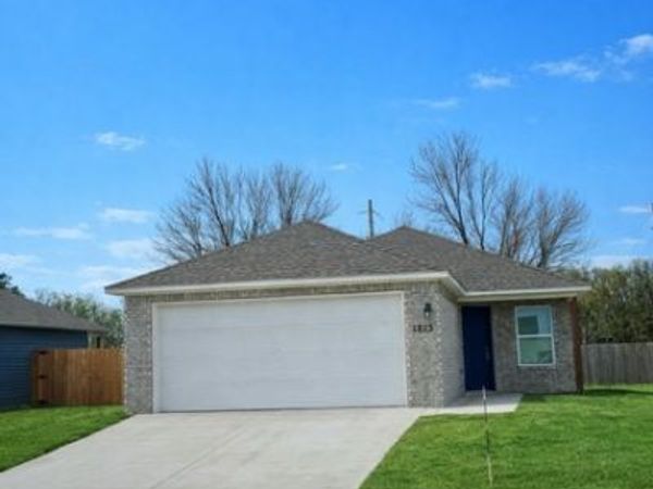 1813 E Annette Drive, Siloam Springs, AR 72761