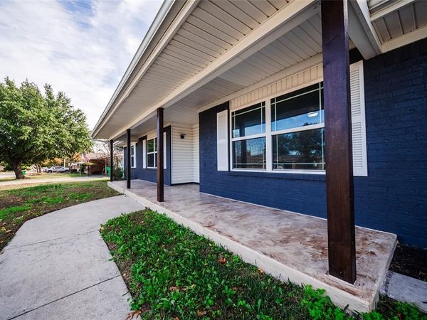 1911 College Street, Gainesville, TX 76240