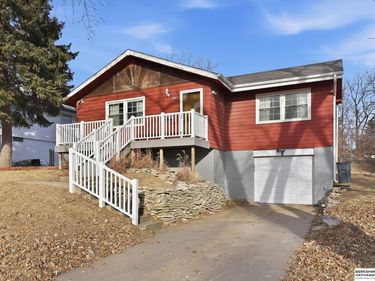 7211 Park Crest Drive, La Vista, NE 68128