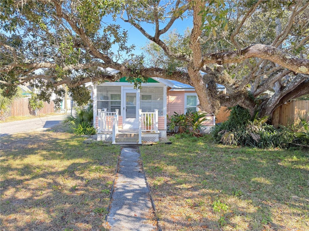 207 N Pine Street, New Smyrna Beach, FL 32169 Photo