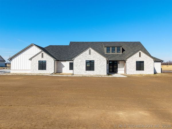 2233 W Drake Road , Sallisaw, OK 74955