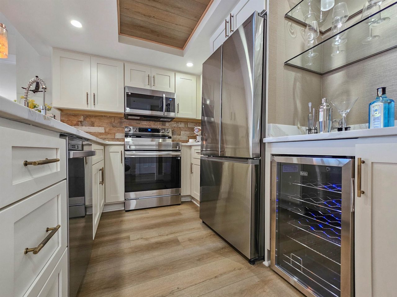 9820 Queensway Blvd. Photo 11