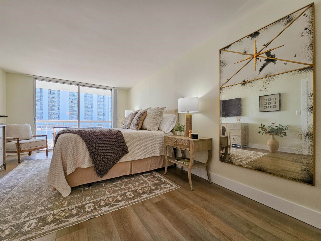 9820 Queensway Blvd. Photo 16