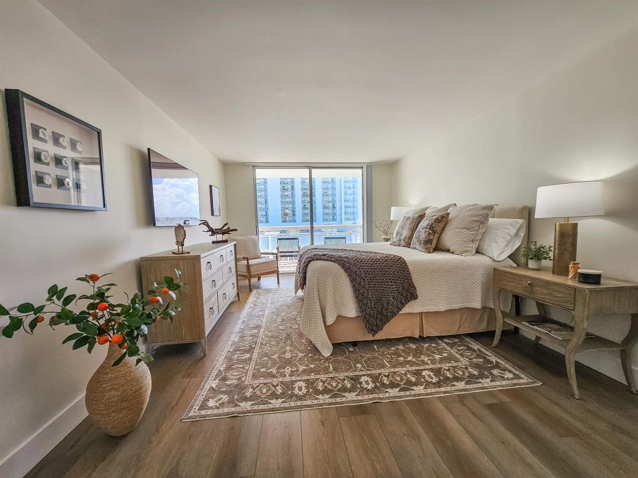 9820 Queensway Blvd. Photo 17