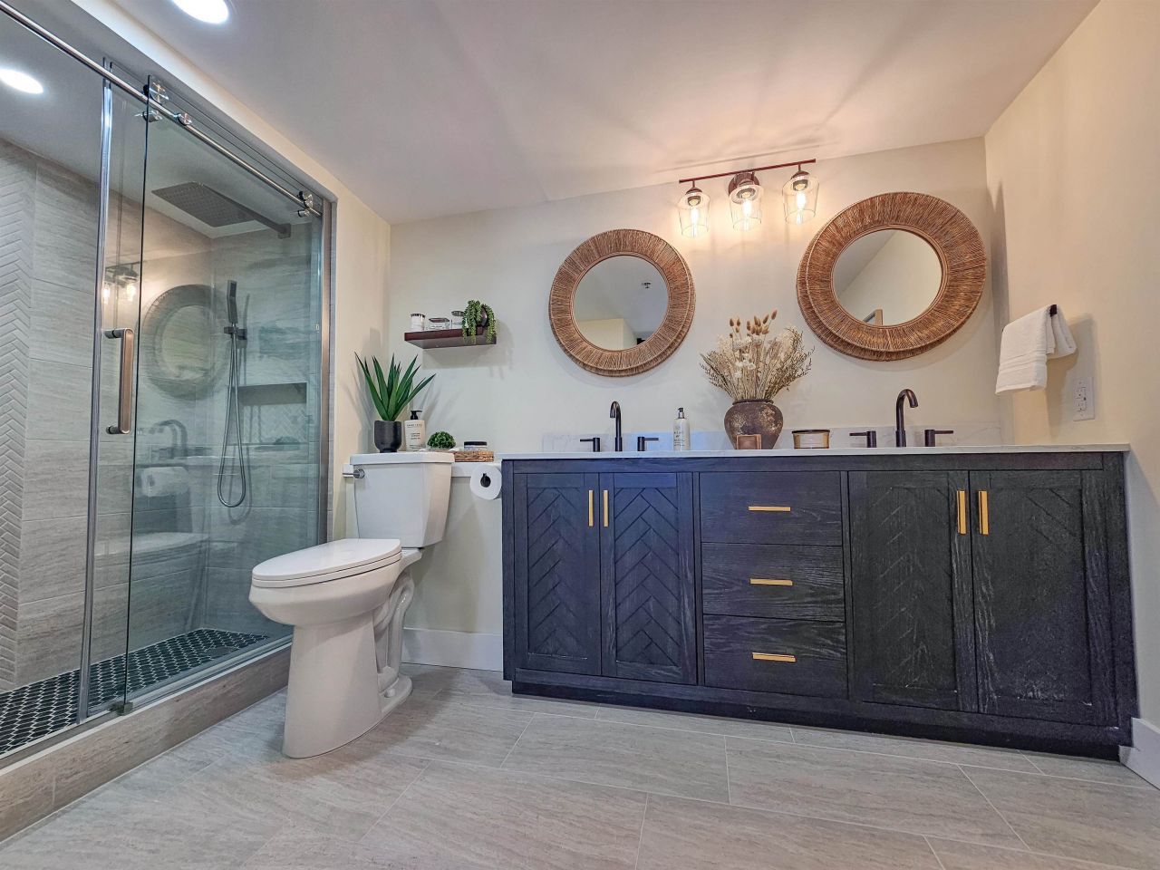 9820 Queensway Blvd. Photo 22