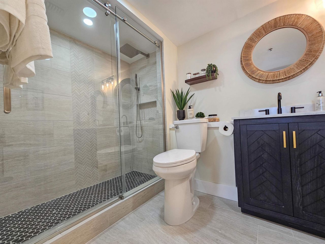 9820 Queensway Blvd. Photo 23