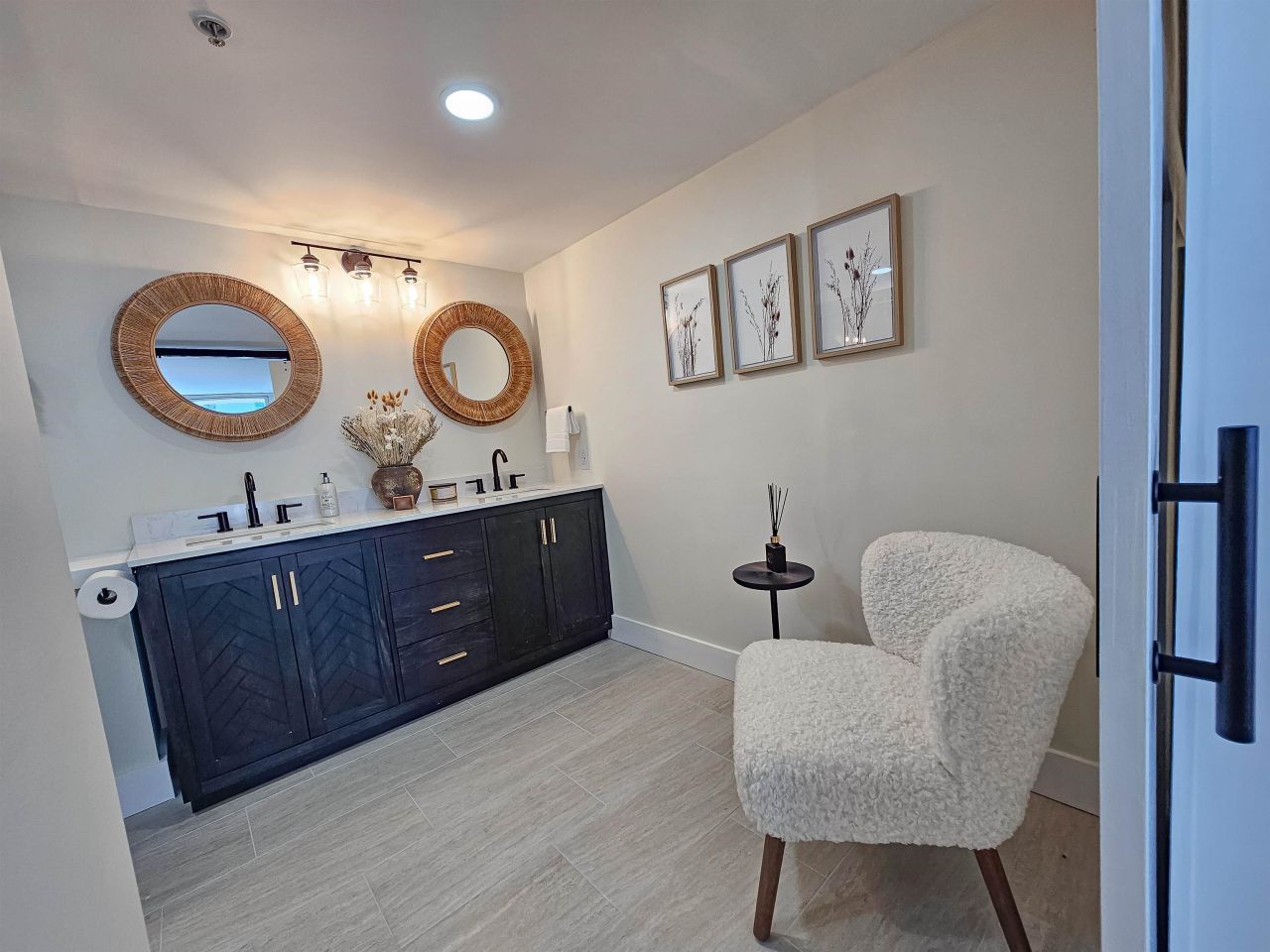 9820 Queensway Blvd. Photo 24