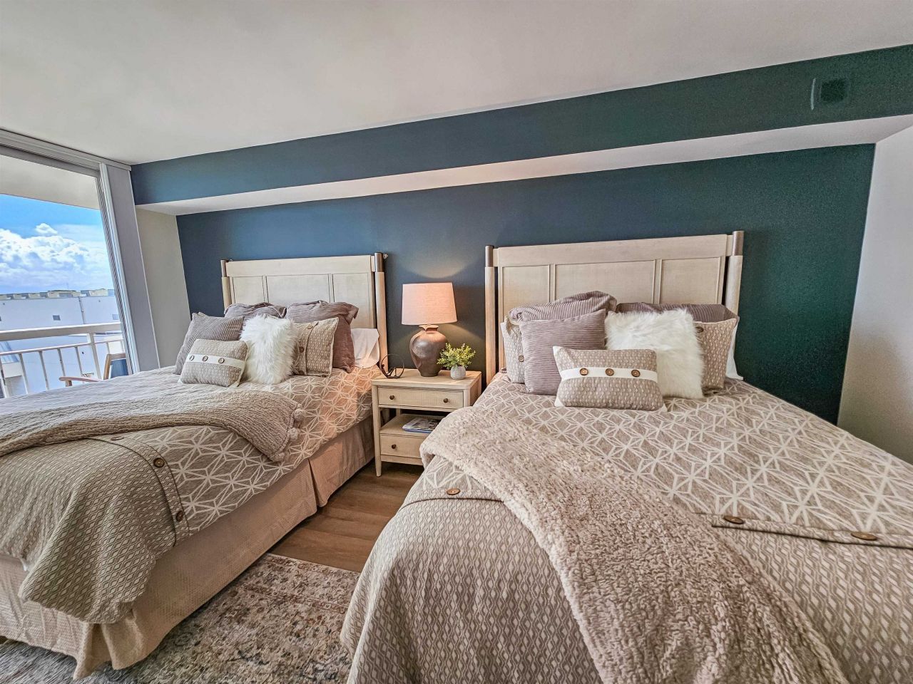 9820 Queensway Blvd. Photo 29