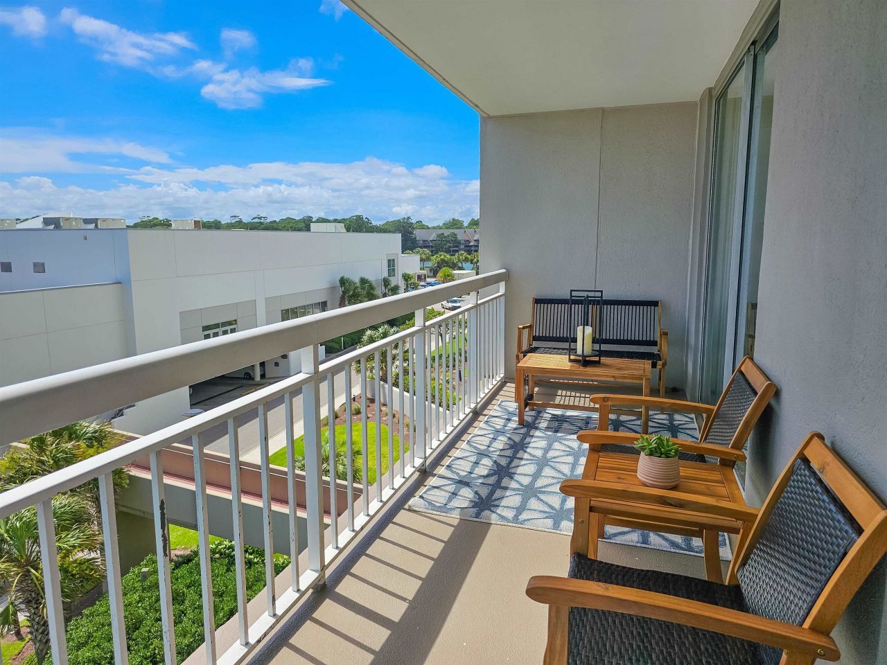 9820 Queensway Blvd. Photo 3