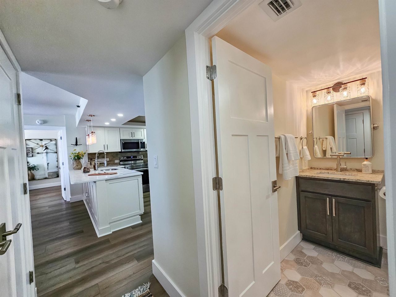 9820 Queensway Blvd. Photo 31