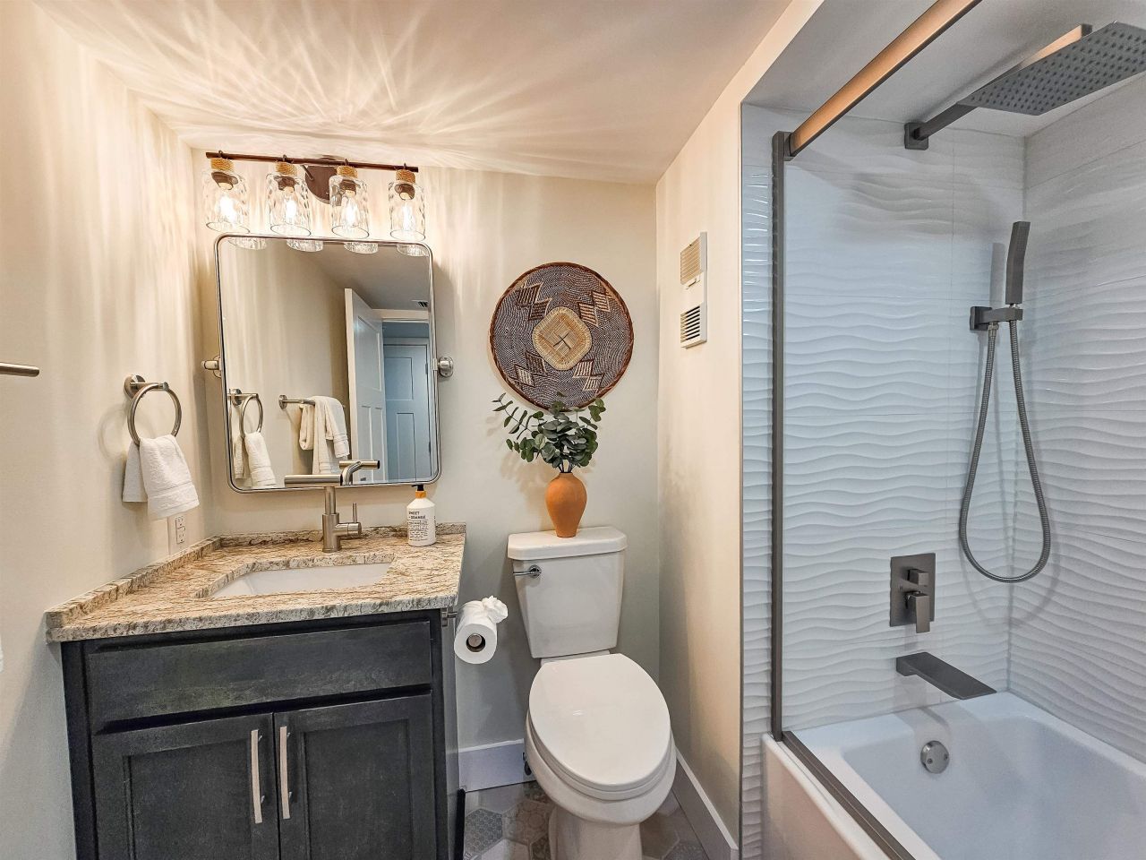 9820 Queensway Blvd. Photo 32