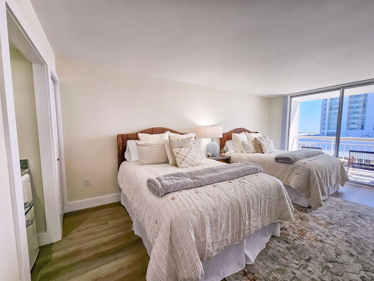 9820 Queensway Blvd. Photo 33