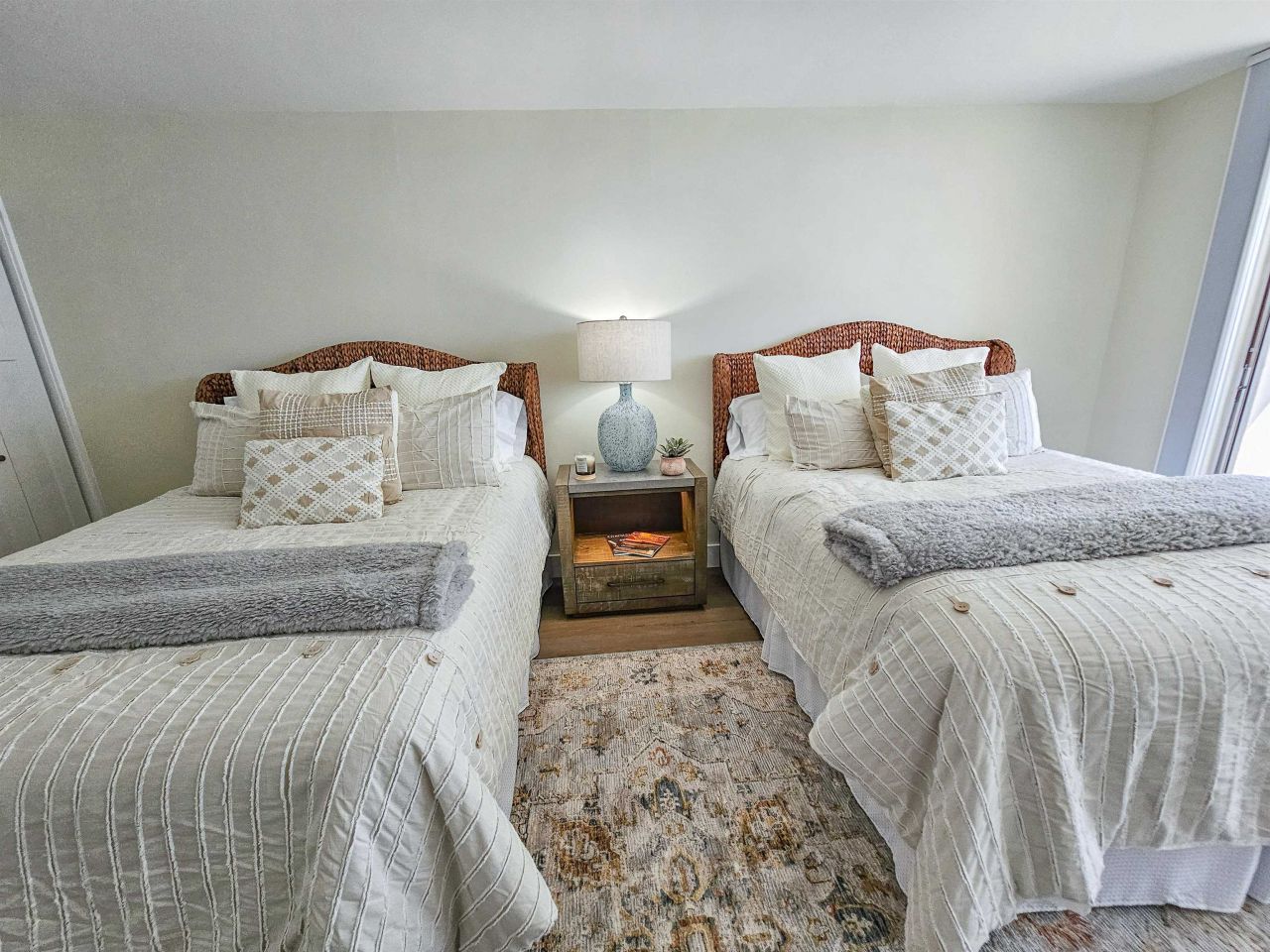 9820 Queensway Blvd. Photo 34