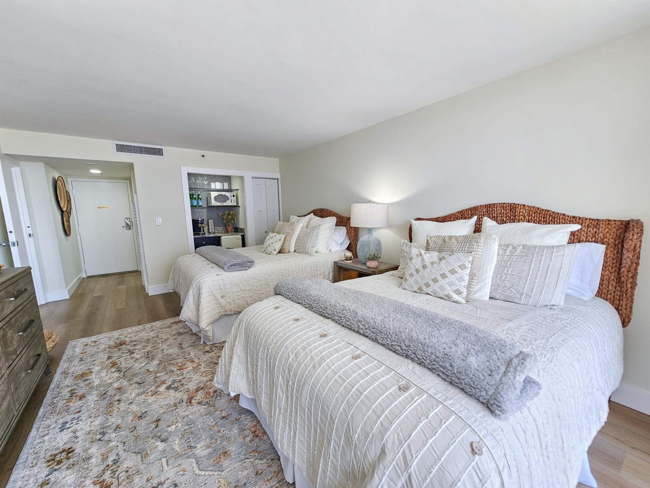 9820 Queensway Blvd. Photo 36