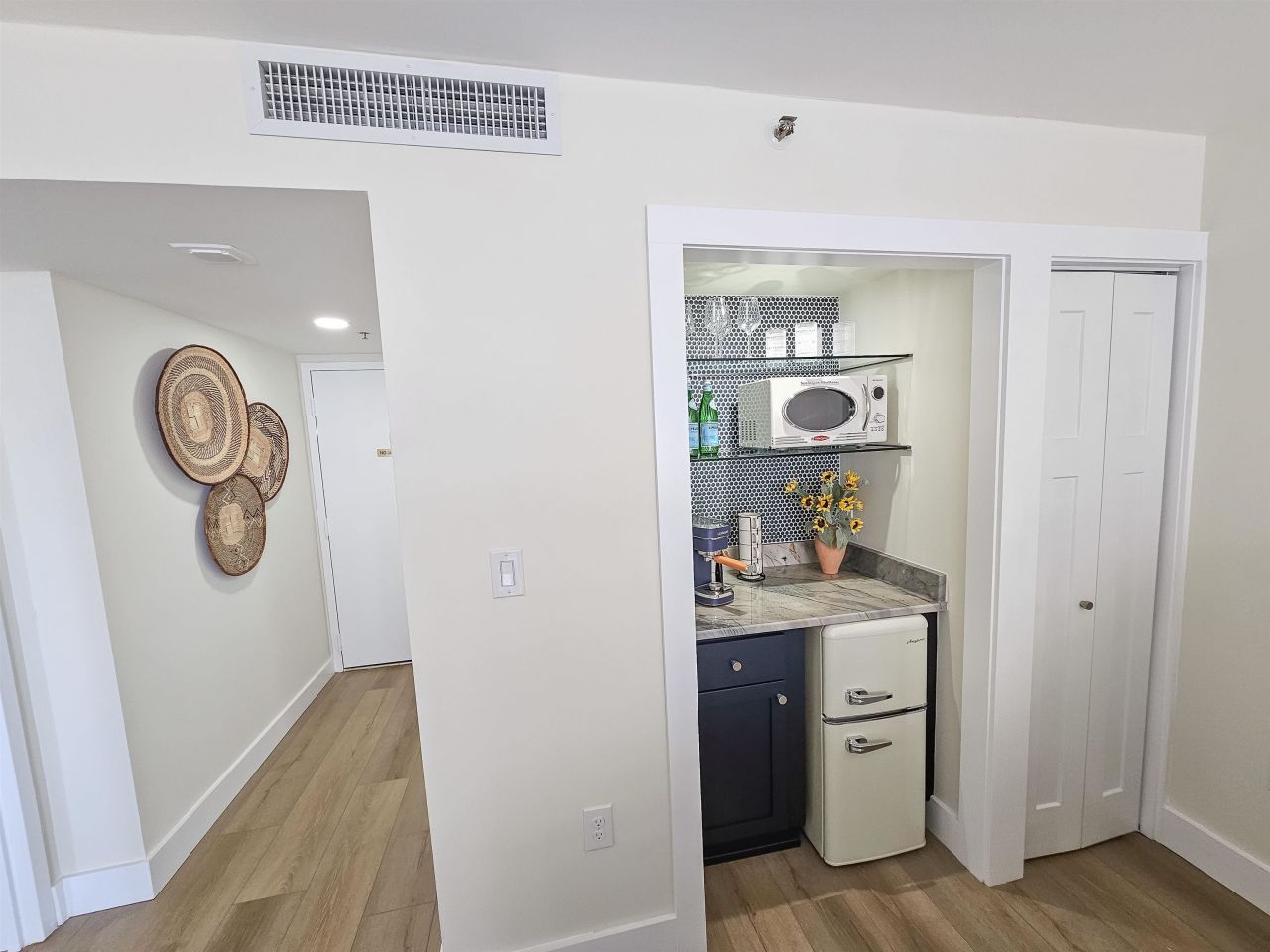 9820 Queensway Blvd. Photo 37