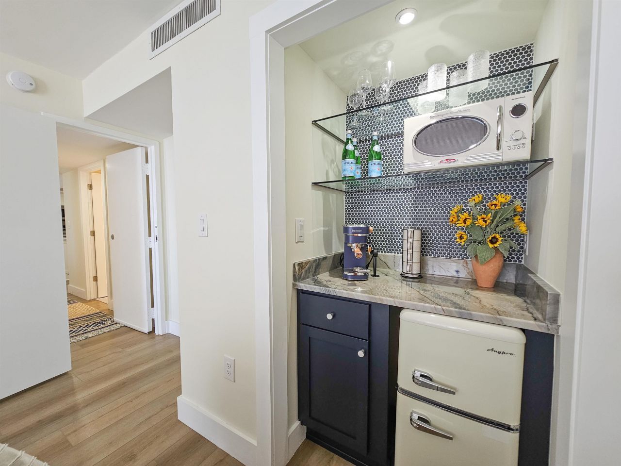 9820 Queensway Blvd. Photo 38