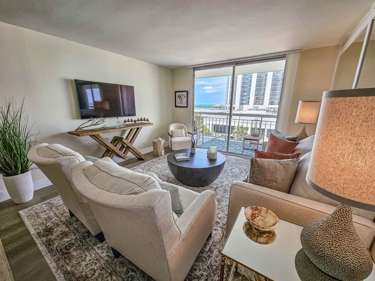 9820 Queensway Blvd. Photo 8