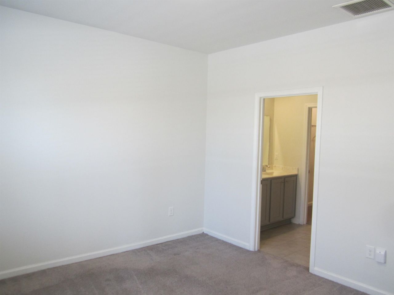 256 Legends Village Loop Photo 18