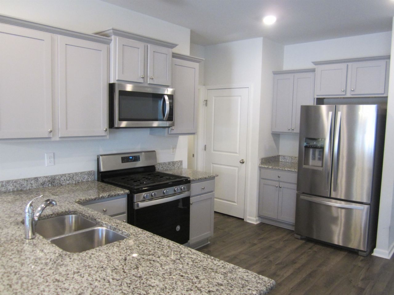 256 Legends Village Loop Photo 6