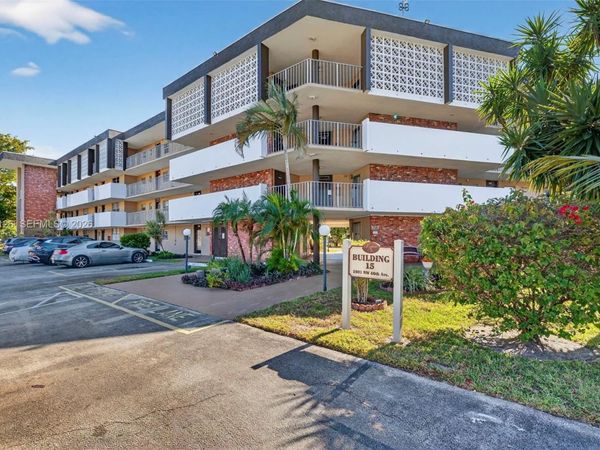 2901 NW 46th Ave, Unit 306, Lauderdale Lakes, FL 33313