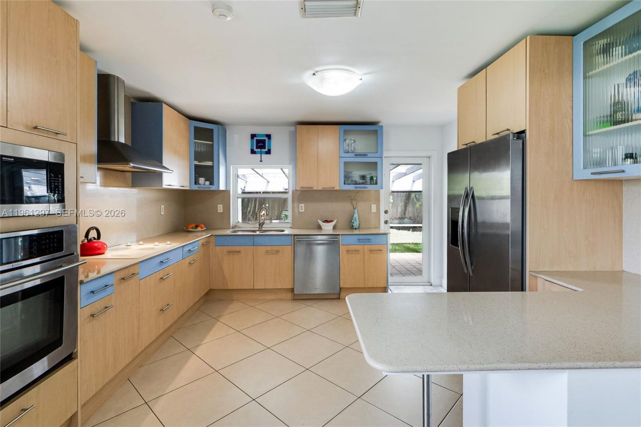 1925 NE 214th Ter, Miami, FL 33179 Photo