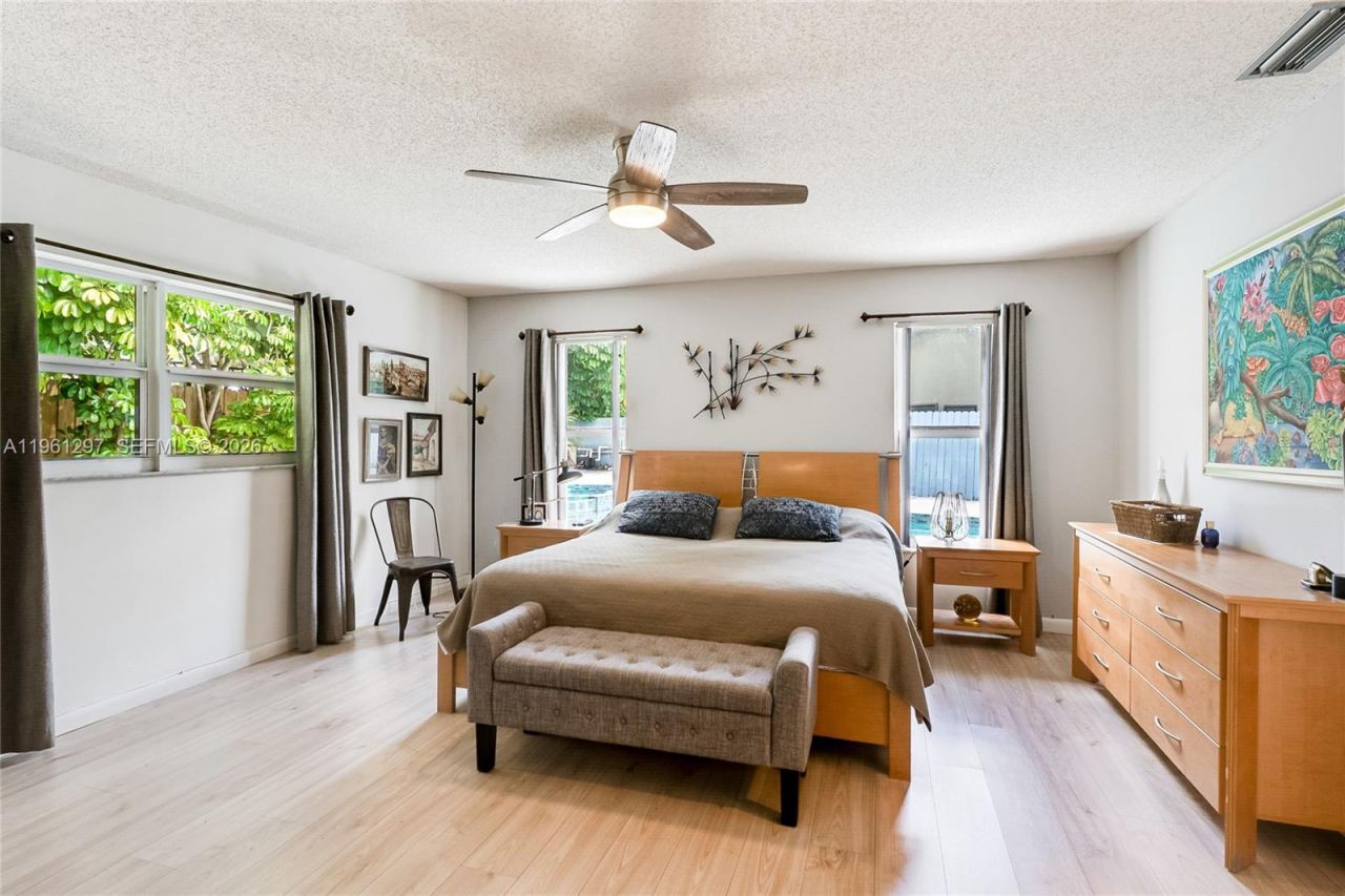 1925 NE 214th Ter, Miami, FL 33179 Photo