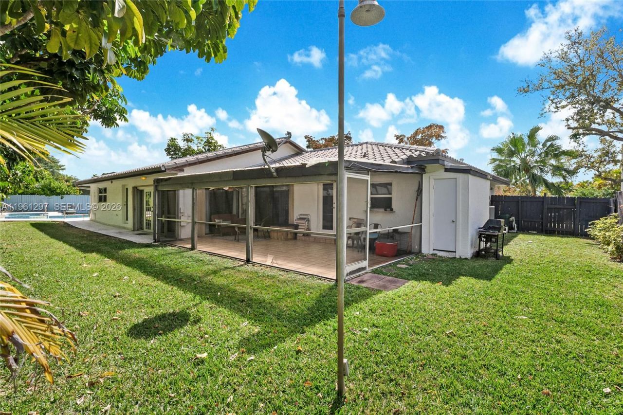 1925 NE 214th Ter, Miami, FL 33179 Photo